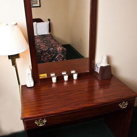 Holiday Lodge Pittsburg Esterno foto